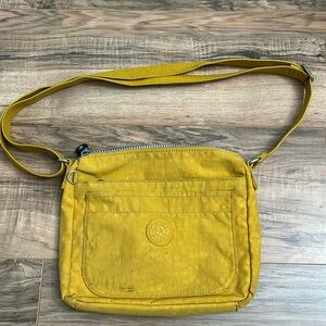 Great condition Kipling yellow Sebastian Crossbody, Messenger, Shoulder Bag